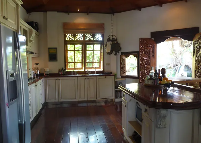 Gunung Paradis Retreat Villa