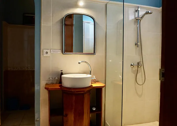 Gunung Paradis Retreat Villa *