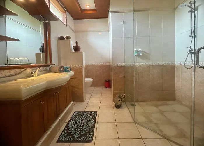 Gunung Paradis Retreat Villa